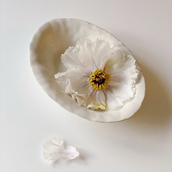 Oval Bloom Bowl (오발블룸볼) by Nahye Park (박나혜)