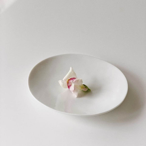 Oval Plate (side dish) by Lee Changhwa